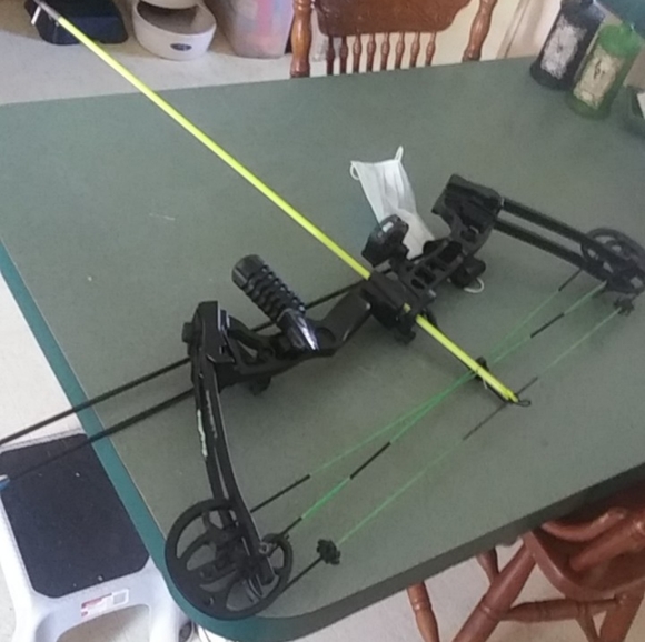 Compound bow - Picture 1 of 1